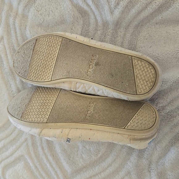 TOMS - Picture 4 of 8